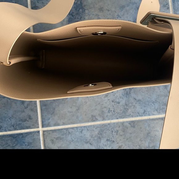 COPY - Lecc Project ARC Small Bucket bag - Picture 5 of 7